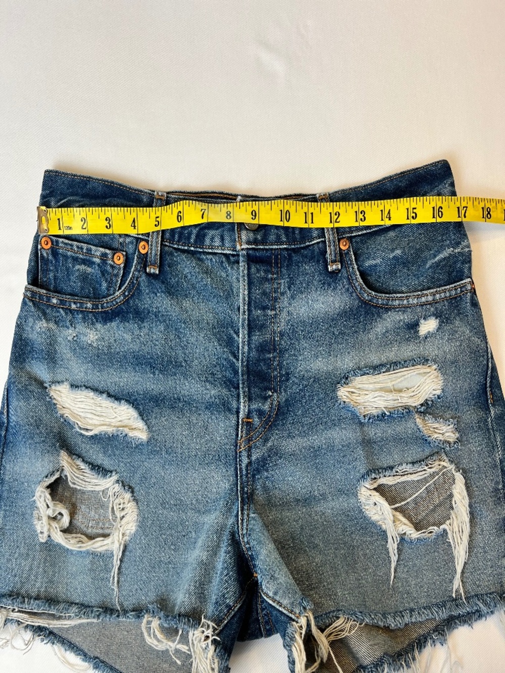 *FIRM PRICE* Levi’s Wedgie High Rise Distressed Raw Hem Jean Shorts - Picture 5 of 15